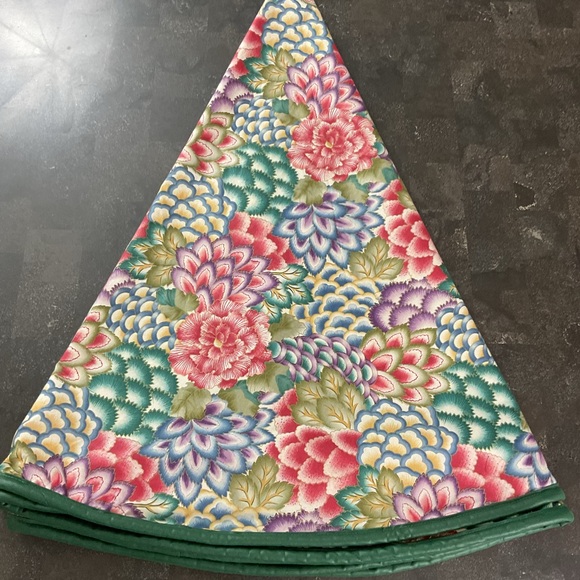 Vintage Croscill Home Fashions colorful chintz floral tablecloth 72” x 70” - Picture 8 of 8